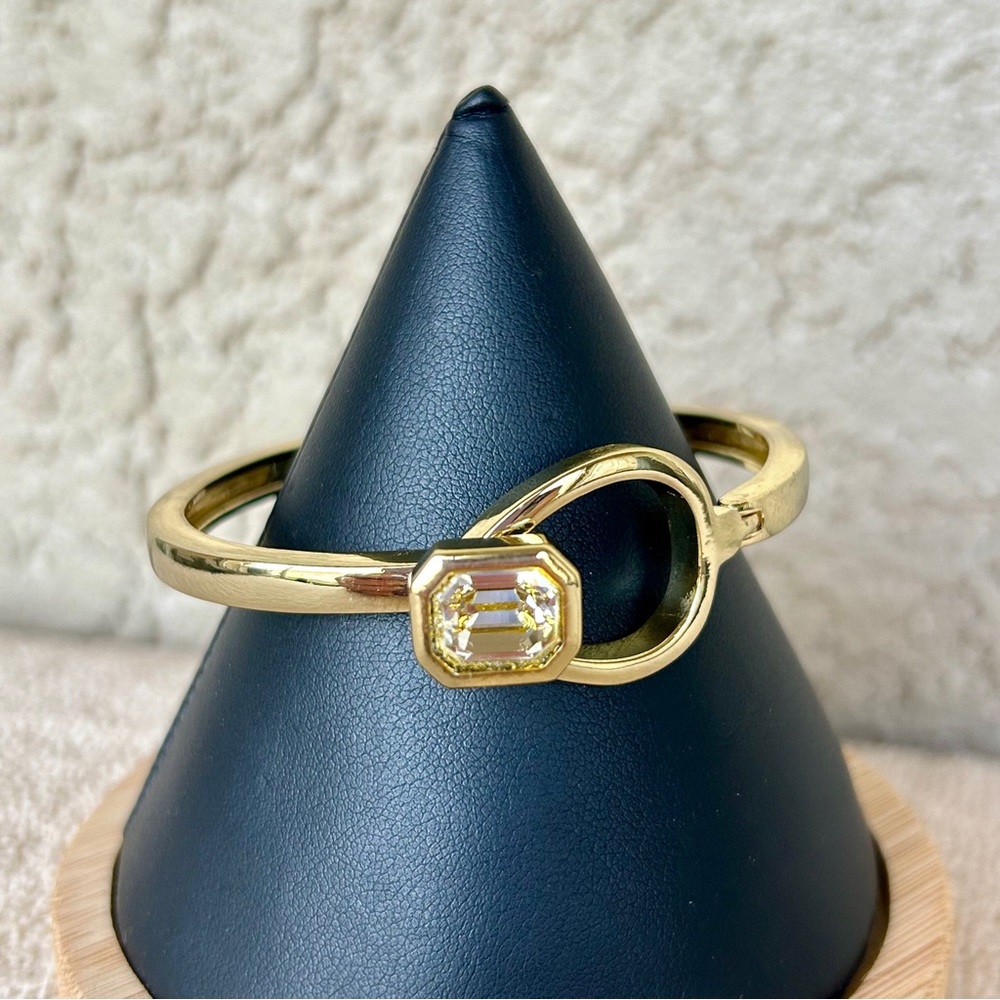 Dazzling Gold Bezel-Set Emerald Cut Stone Bracelet
